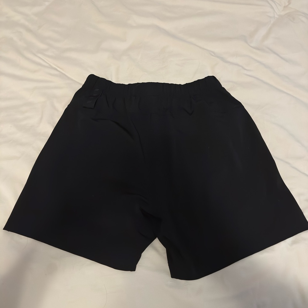 Fabletics The One Short Men’s. Size Small. 5 inch length. Black. Pre-owned - Picture 6 of 9